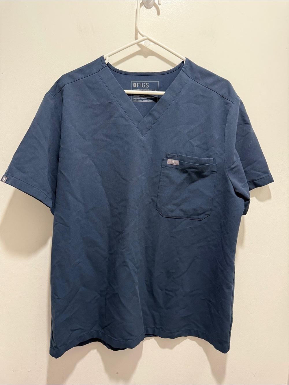 FIGS Leon Three-Pocket Scrub Top Navy Blue Men’s Large Technical Collection